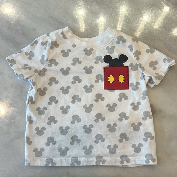 Old Navy Toddler Boy or Girl Unisex Disney© Mickey Mouse Short-Sleeve - Picture 2 of 6